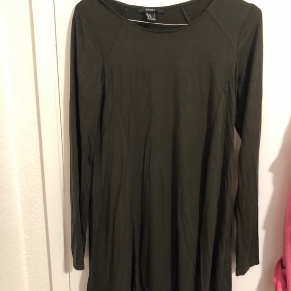 Tops and dresses. - Picture 6 of 6